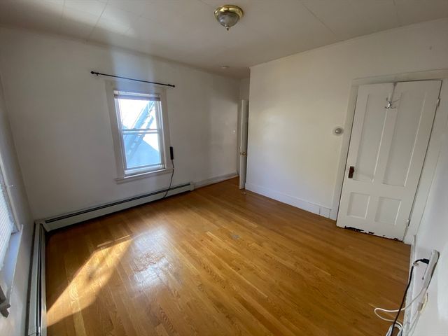 11 Snow St 2R, Boston, MA 02135