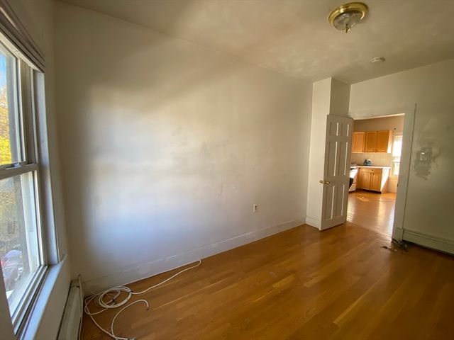 11 Snow St 2R, Boston, MA 02135