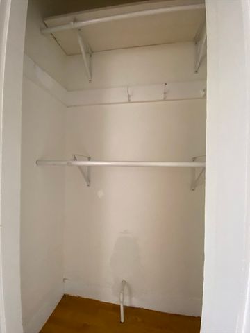 11 Snow St 2R, Boston, MA 02135