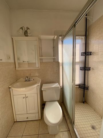 11 Snow St 2R, Boston, MA 02135