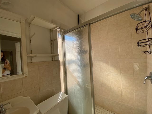 11 Snow St 2R, Boston, MA 02135