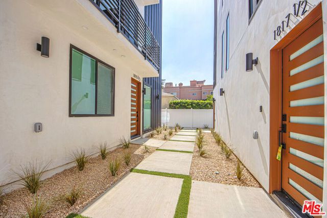 1815 Barry Avenue, Los Angeles, CA 90025