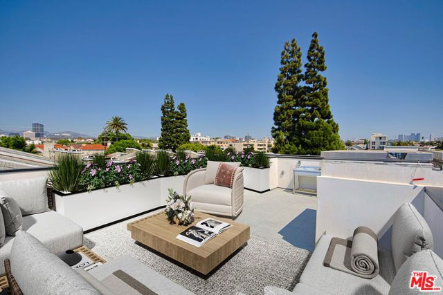 1815 Barry Avenue, Los Angeles, CA 90025