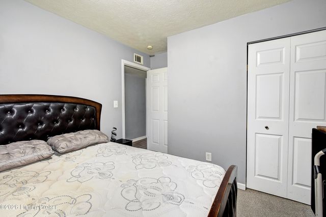 323 Meadowood Rd, Louisville, KY 40229