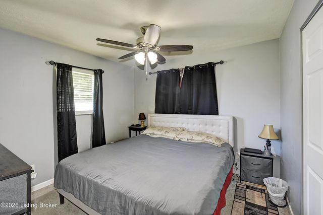 323 Meadowood Rd, Louisville, KY 40229