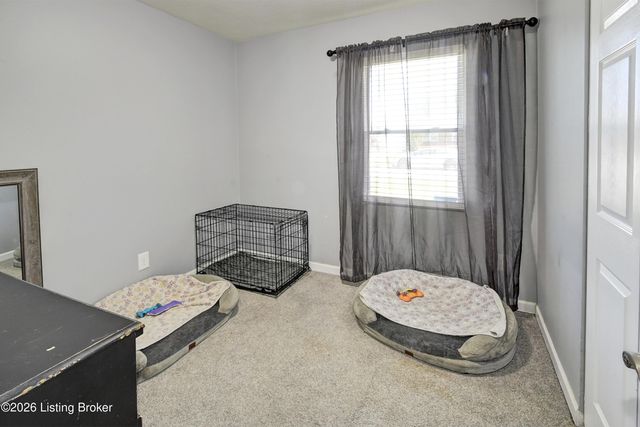 323 Meadowood Rd, Louisville, KY 40229
