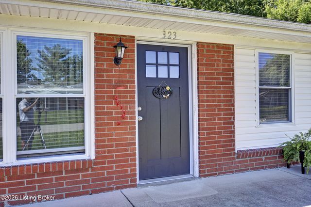 323 Meadowood Rd, Louisville, KY 40229