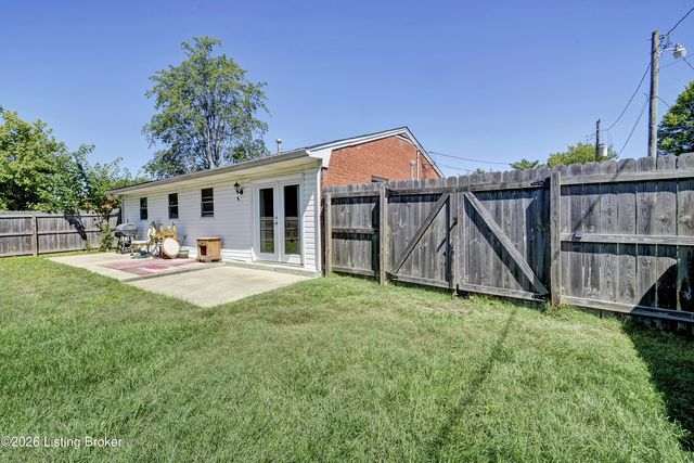 323 Meadowood Rd, Louisville, KY 40229