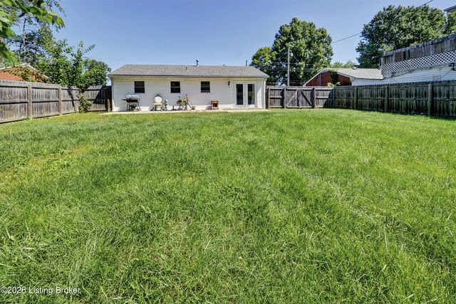 323 Meadowood Rd, Louisville, KY 40229