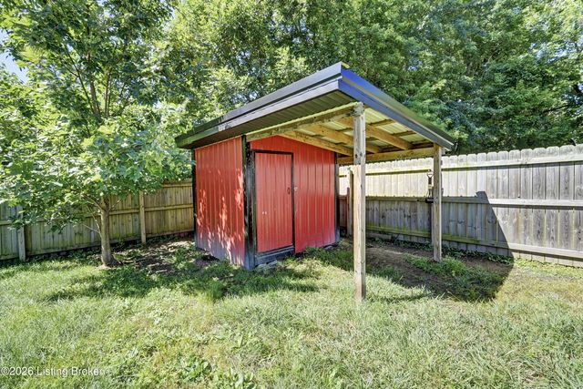 323 Meadowood Rd, Louisville, KY 40229