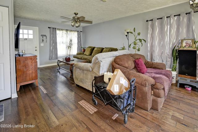 323 Meadowood Rd, Louisville, KY 40229