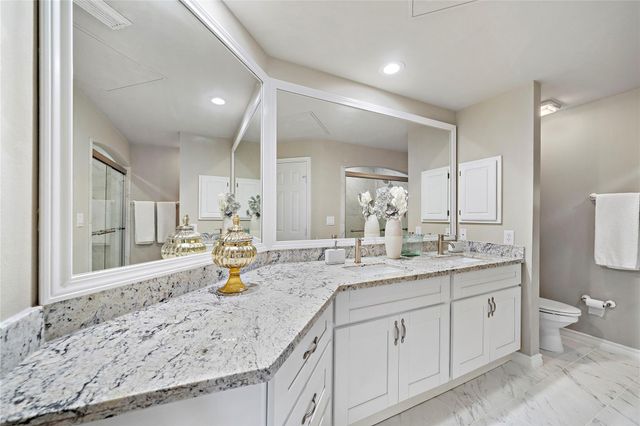 2400 Mccue Road 428, Houston, TX 77056