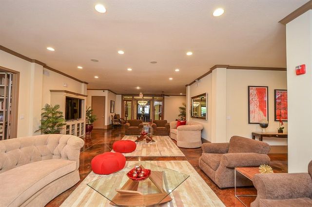 2400 Mccue Road 428, Houston, TX 77056