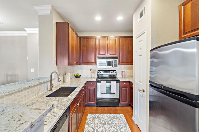 2400 Mccue Road 428, Houston, TX 77056