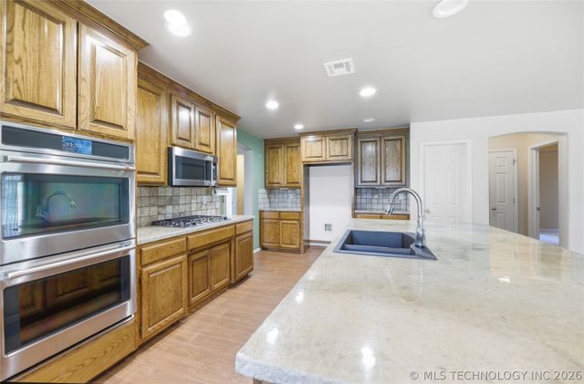13091 E 91st Place N, Owasso, OK 74055