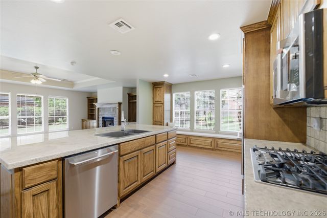 13091 E 91st Place N, Owasso, OK 74055