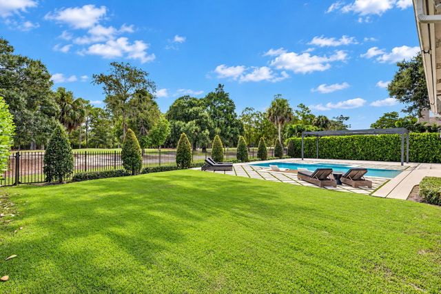851 FOREST GLEN Lane, Wellington, FL 33414