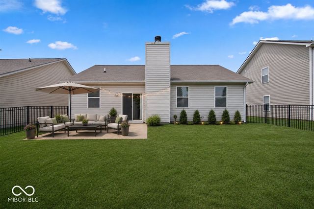 19406 Prairie Crossing Drive, Noblesville, IN 46062