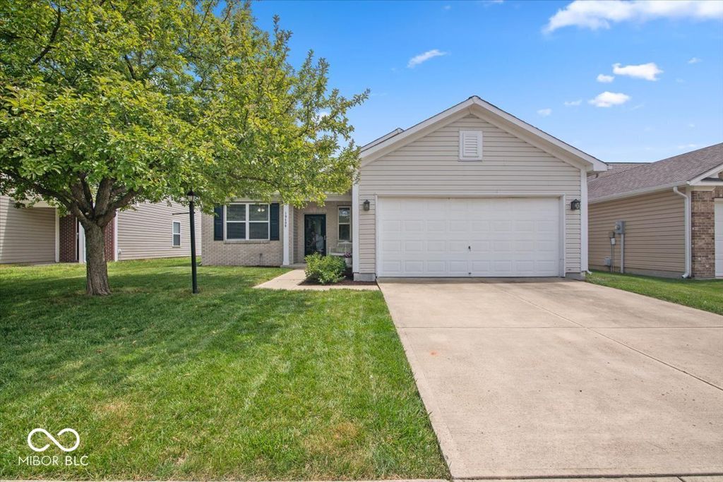 19406 Prairie Crossing Drive, Noblesville, IN 46062