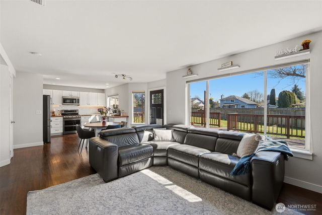 21315 40th Avenue E, Spanaway, WA 98387