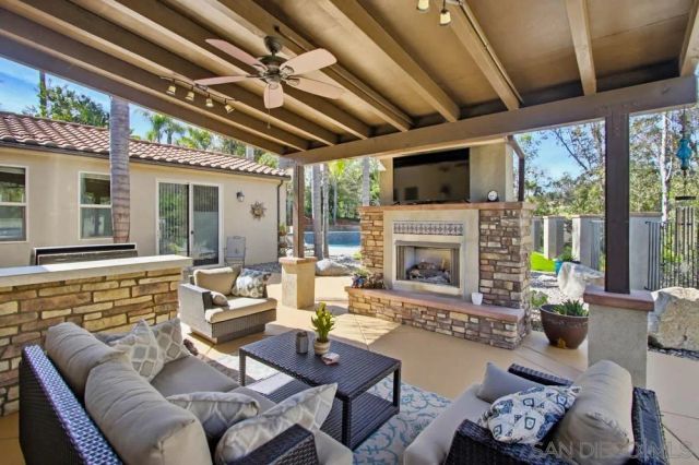 232 Calle Florecita, Escondido, CA 92029