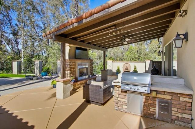 232 Calle Florecita, Escondido, CA 92029