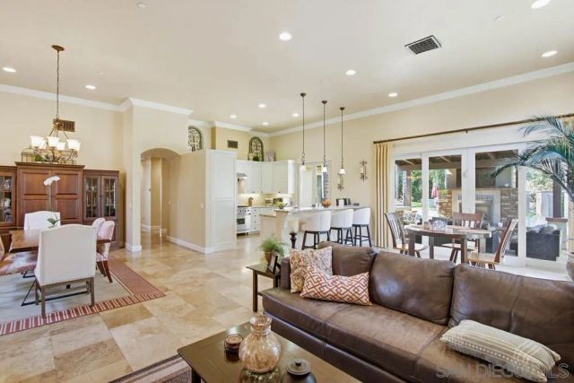 232 Calle Florecita, Escondido, CA 92029