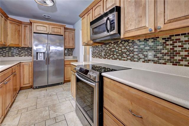 1818 Meadowview DR, Yorktown, VA 23693
