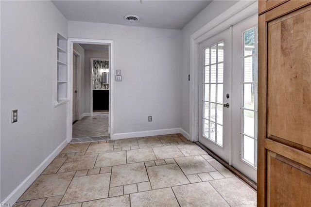 1818 Meadowview DR, Yorktown, VA 23693