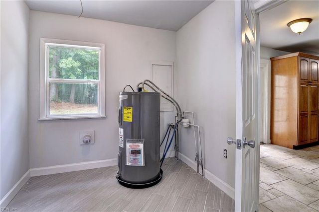 1818 Meadowview DR, Yorktown, VA 23693