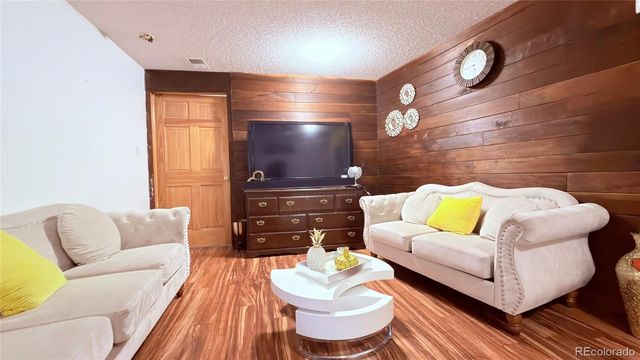 1915 S Oakland Way, Aurora, CO 80014