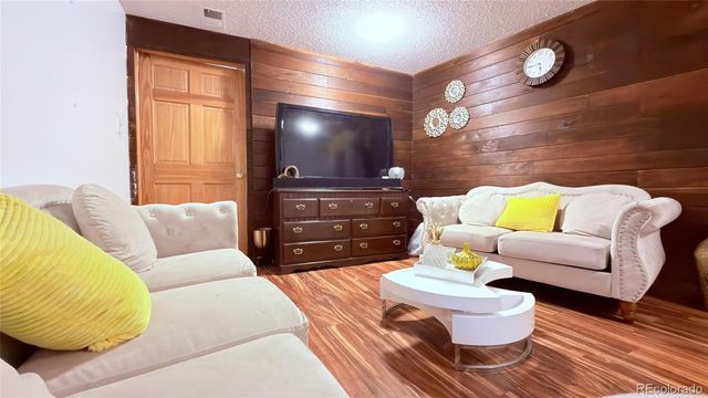 1915 S Oakland Way, Aurora, CO 80014