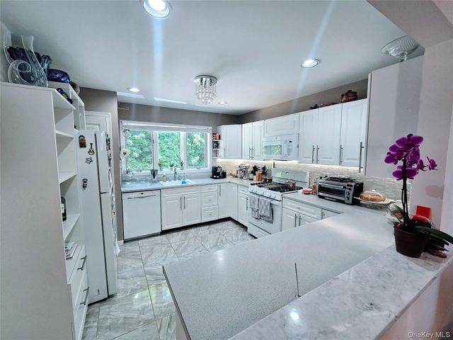 100 Chateau Lane 39, Hawthorne, NY 10532
