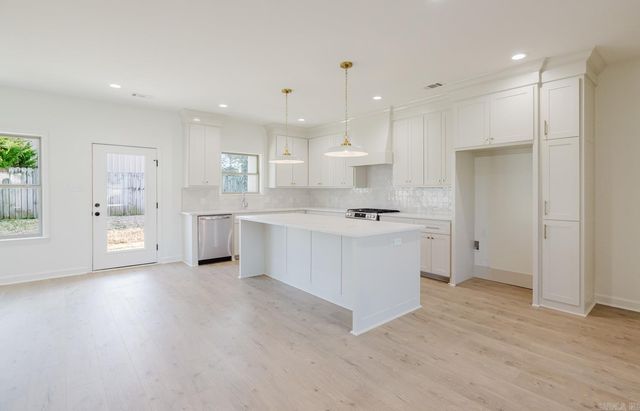 3871 Spencer Crossing Dr, Benton, AR 72019