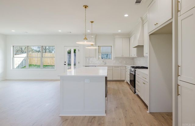 3871 Spencer Crossing Dr, Benton, AR 72019