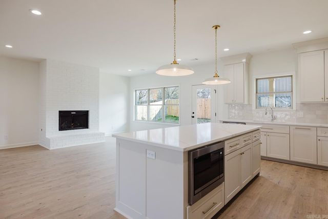 3871 Spencer Crossing Dr, Benton, AR 72019