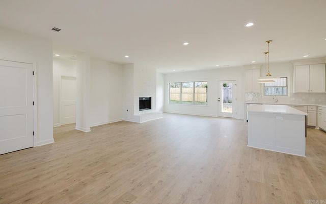 3871 Spencer Crossing Dr, Benton, AR 72019