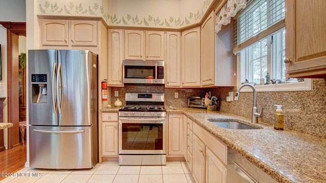 1 Kingston Court, Monroe, NJ 08831