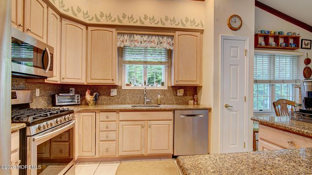 1 Kingston Court, Monroe, NJ 08831
