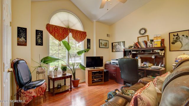 1 Kingston Court, Monroe, NJ 08831