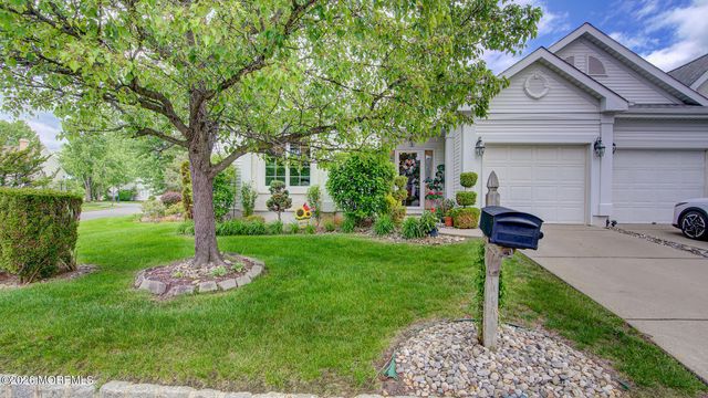 1 Kingston Court, Monroe, NJ 08831