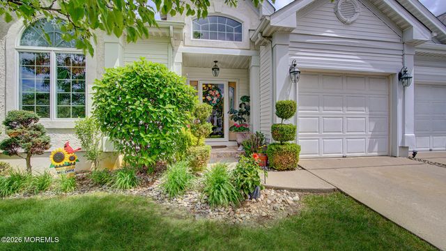 1 Kingston Court, Monroe, NJ 08831