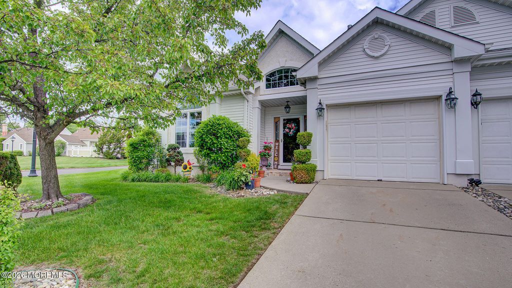 1 Kingston Court, Monroe, NJ 08831