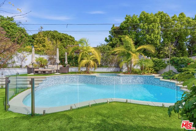 1532 Glendon Avenue, Los Angeles, CA 90024