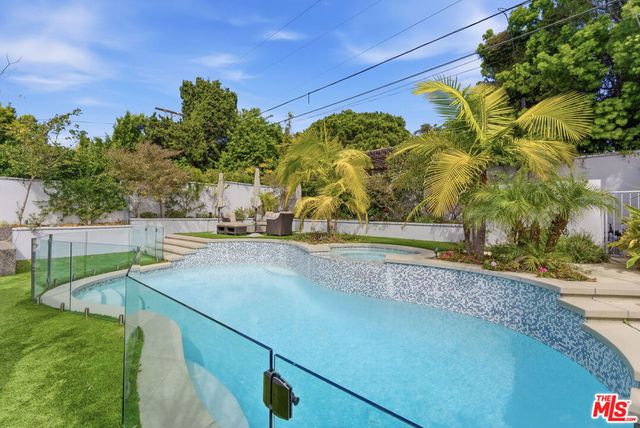 1532 Glendon Avenue, Los Angeles, CA 90024