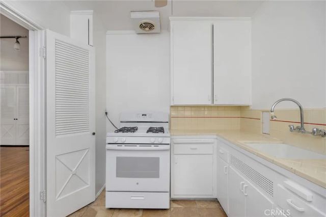 10370 Ashton Avenue, Los Angeles, CA 90024