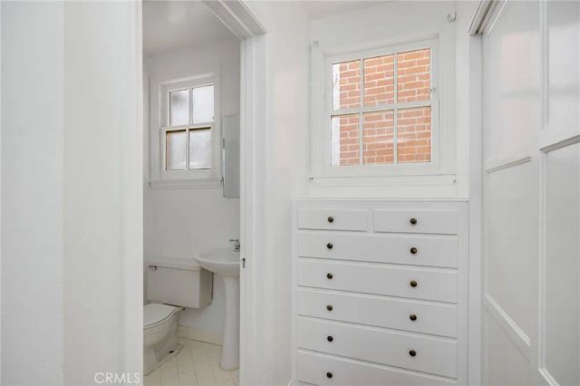 10370 Ashton Avenue, Los Angeles, CA 90024