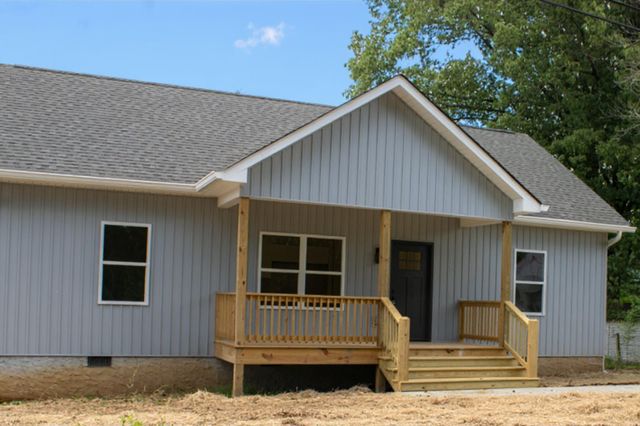 727 Walker Avenue, Rossville, GA 30741