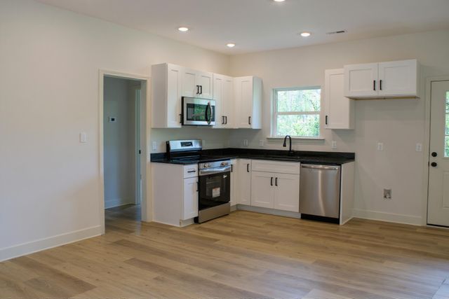 727 Walker Avenue, Rossville, GA 30741