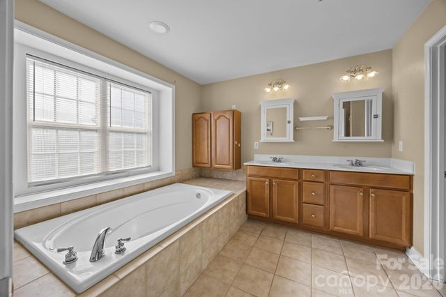 7708 Woodmere Drive, Harrisburg, NC 28075